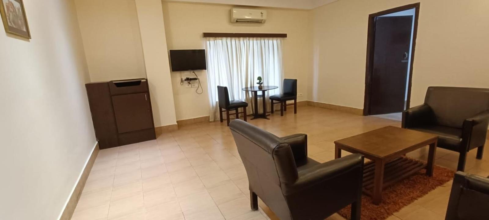 Polo Tura Hotel Экстерьер фото