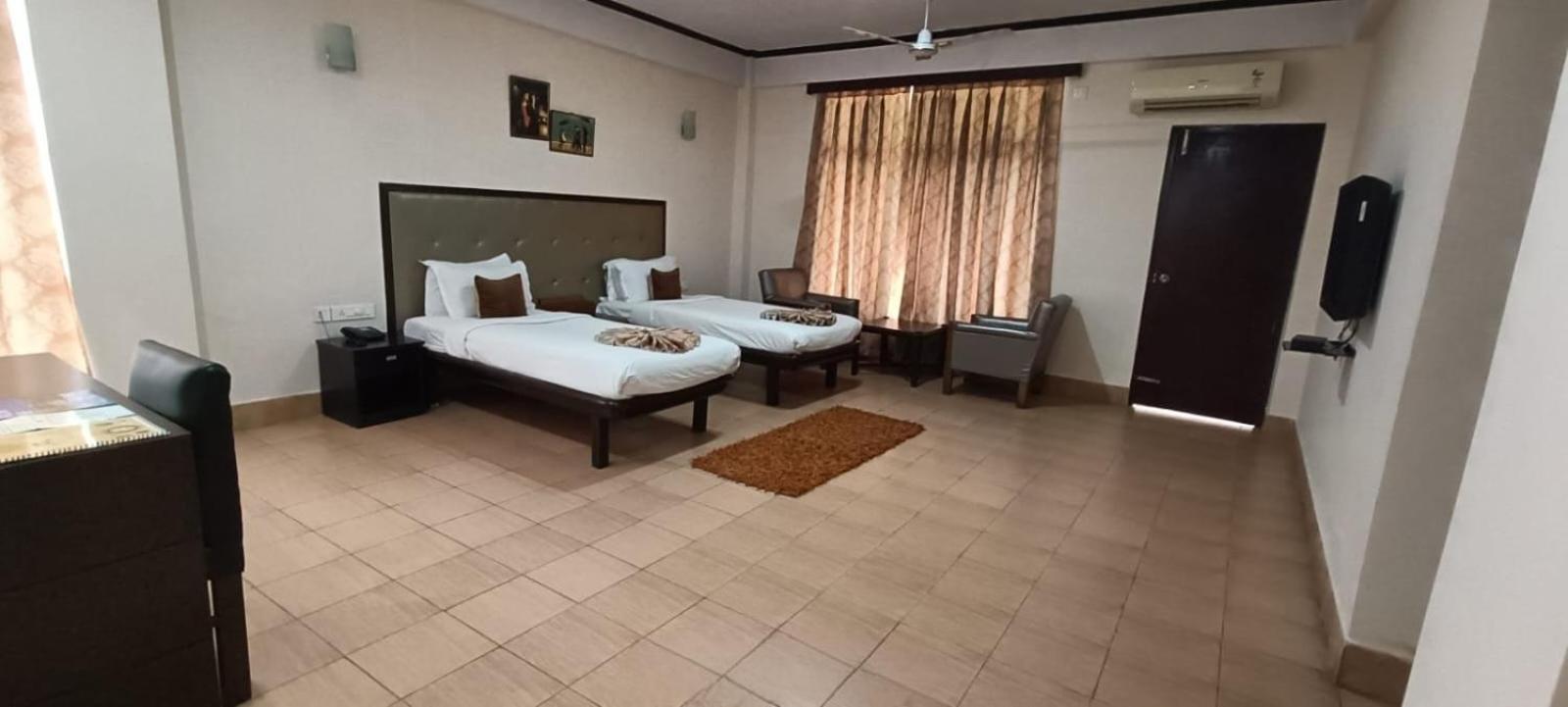 Polo Tura Hotel Экстерьер фото