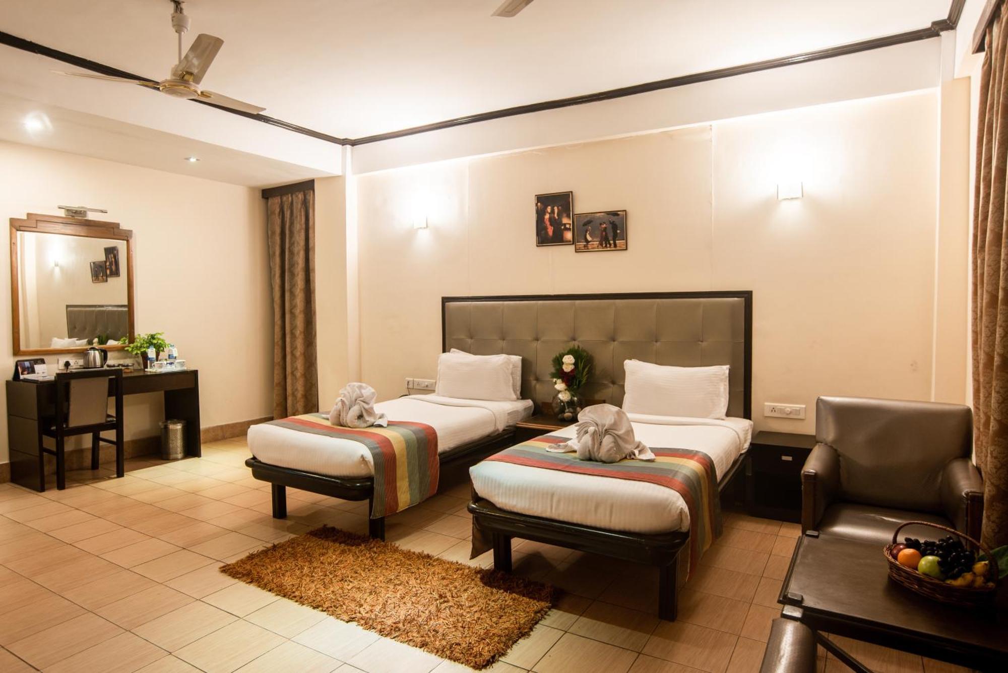 Polo Tura Hotel Экстерьер фото