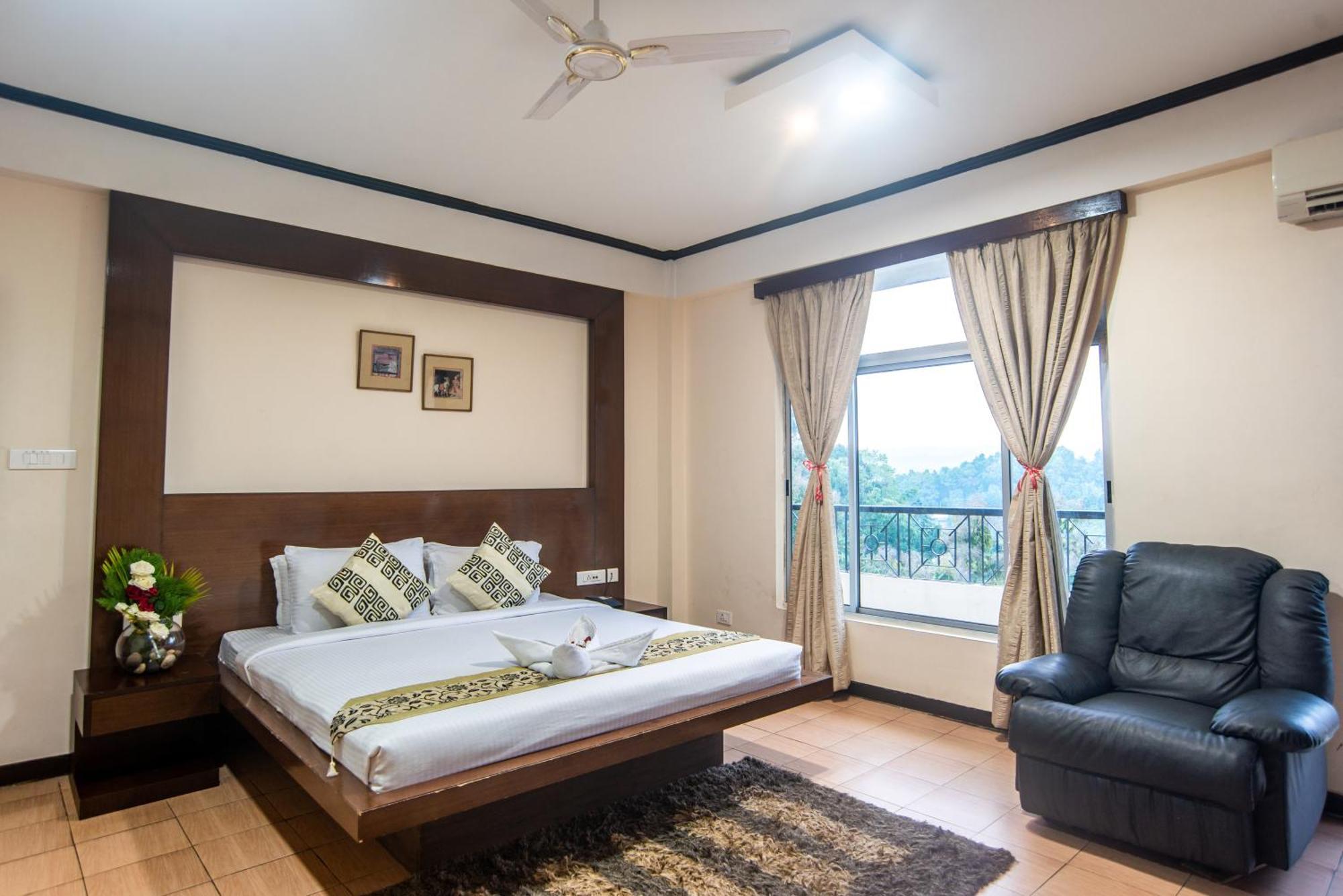 Polo Tura Hotel Экстерьер фото