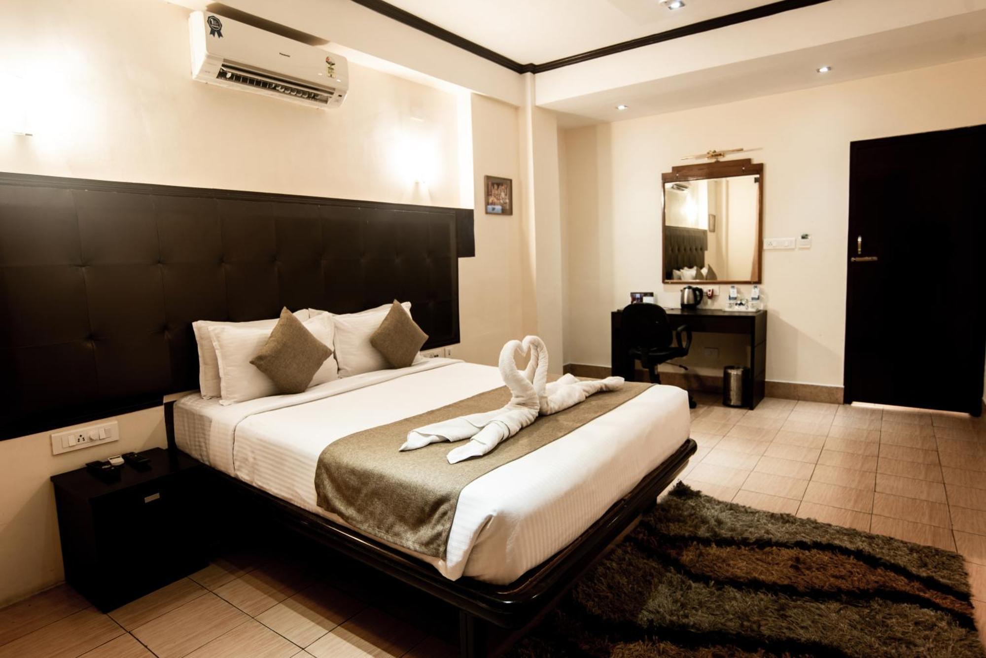Polo Tura Hotel Экстерьер фото