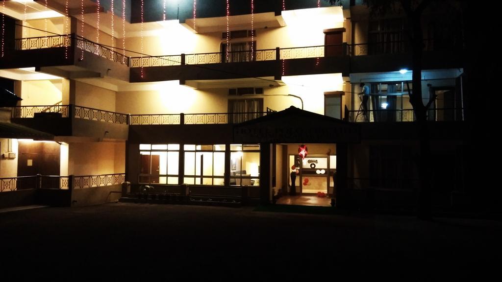 Polo Tura Hotel Экстерьер фото
