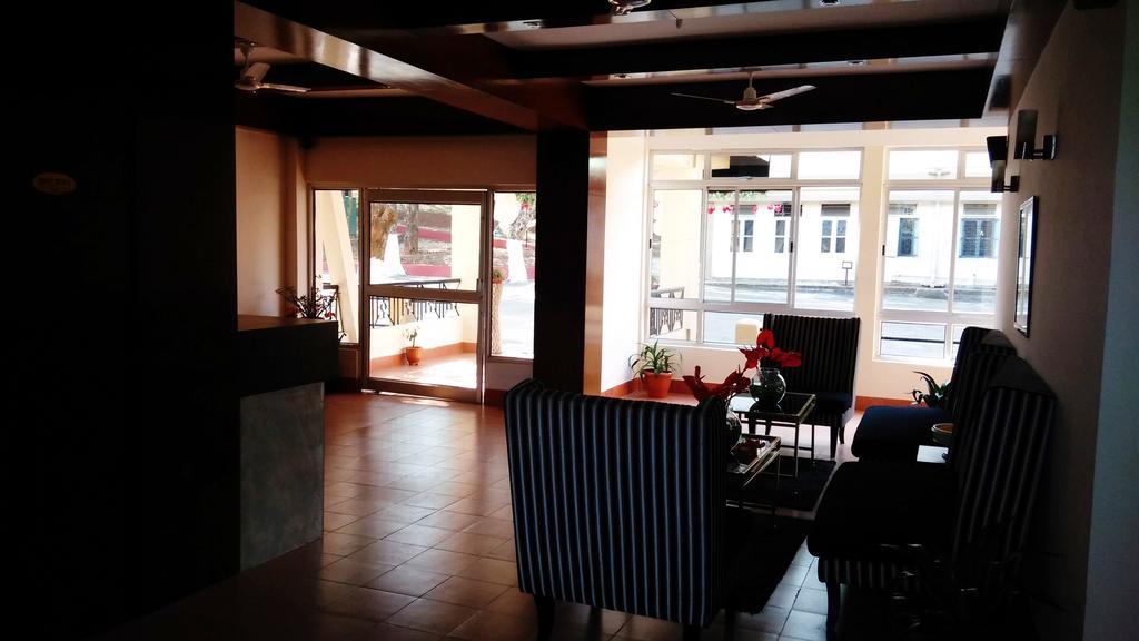 Polo Tura Hotel Экстерьер фото