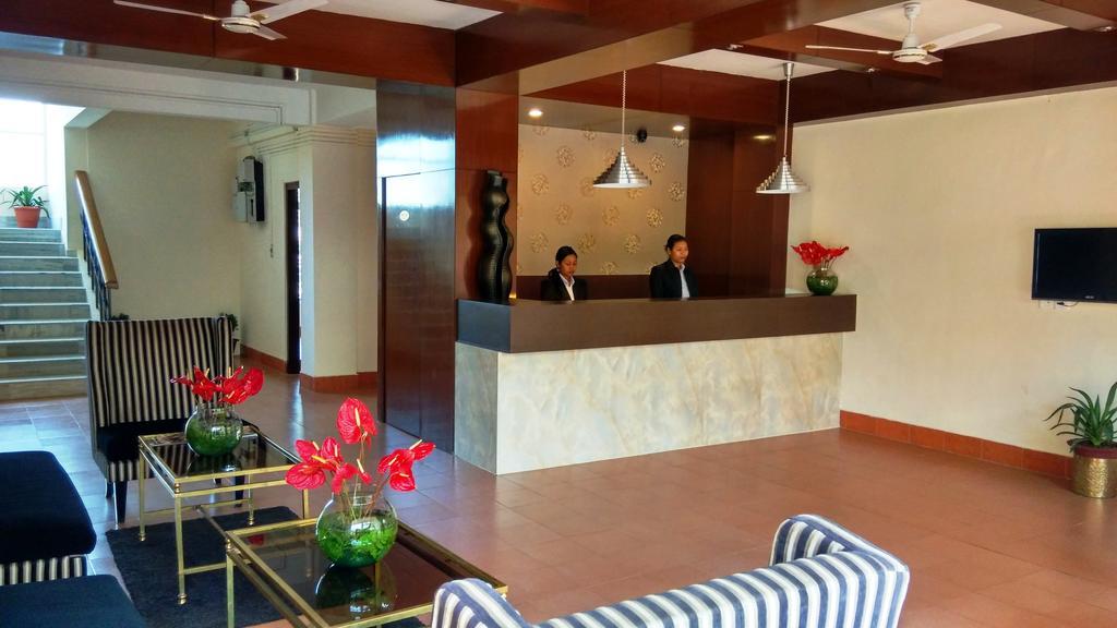 Polo Tura Hotel Экстерьер фото